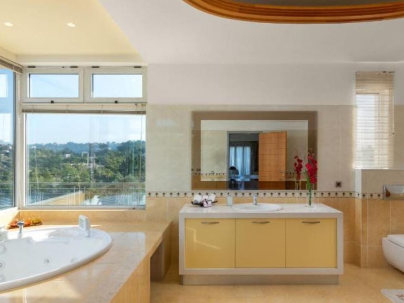 Bathroom with Jacuzzi